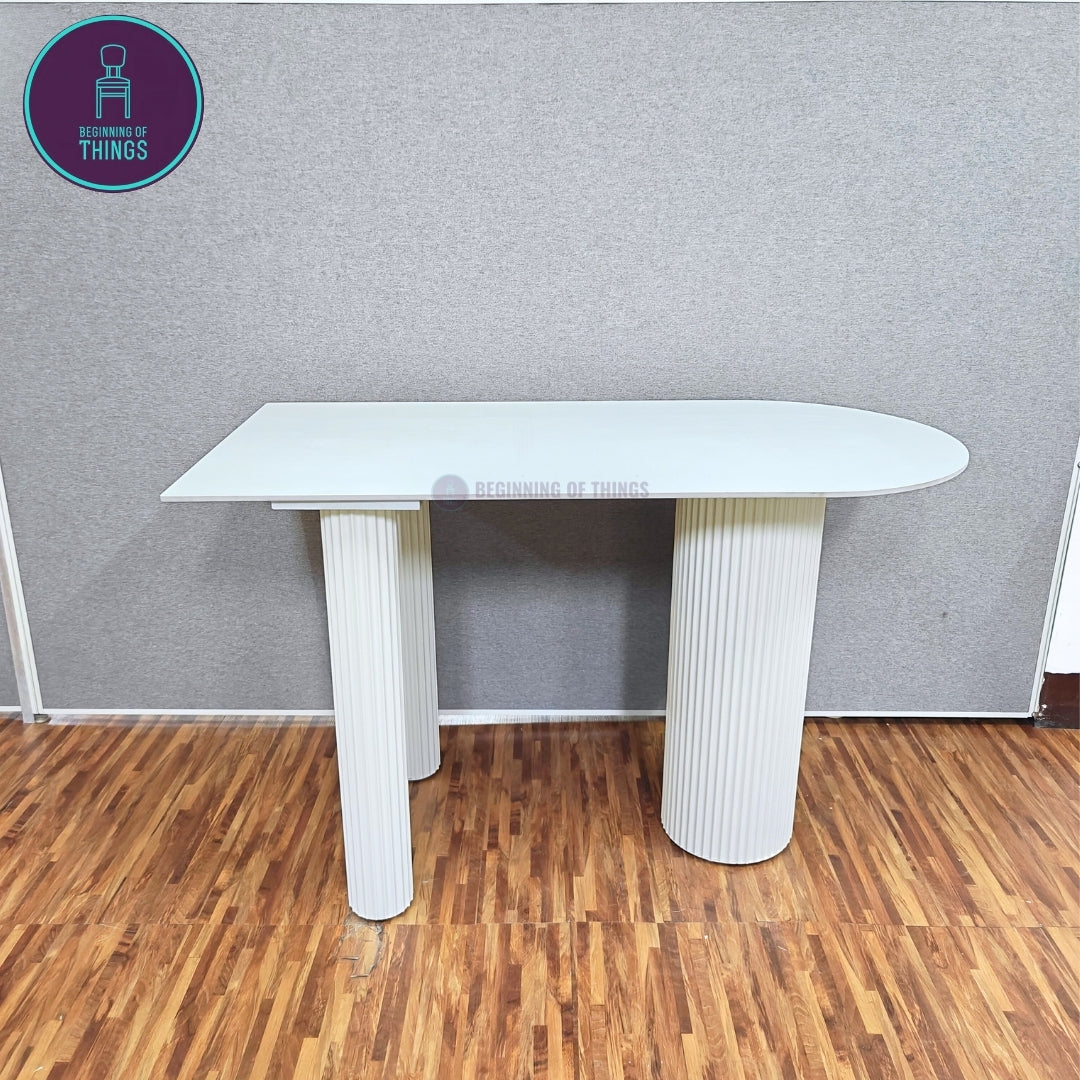 Sintered Stone Rounded Dining Table Three Legs