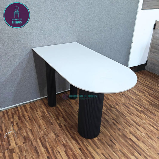 Sintered Stone Rounded Dining Table Tower Three Legs