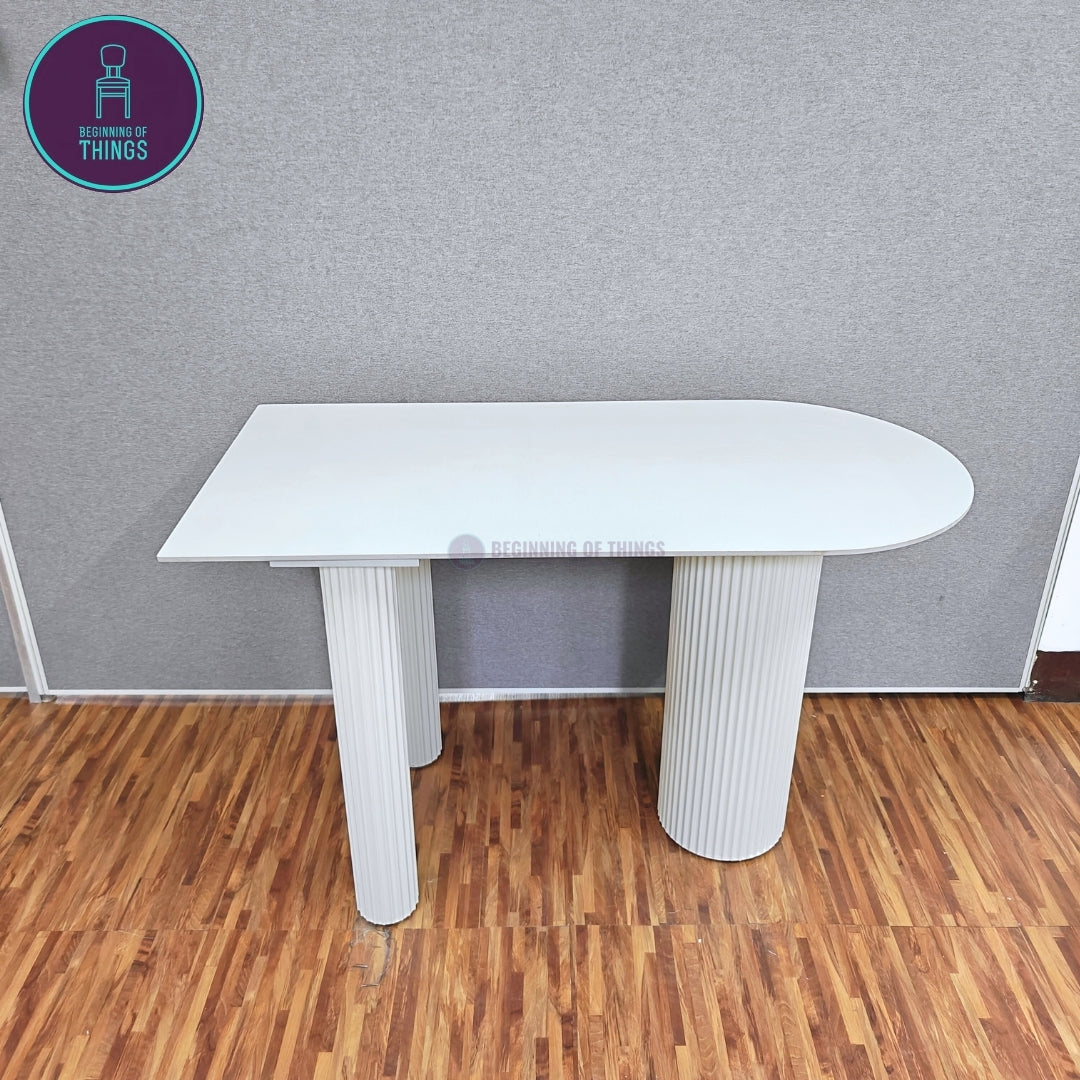 Sintered Stone Rounded Dining Table Three Legs