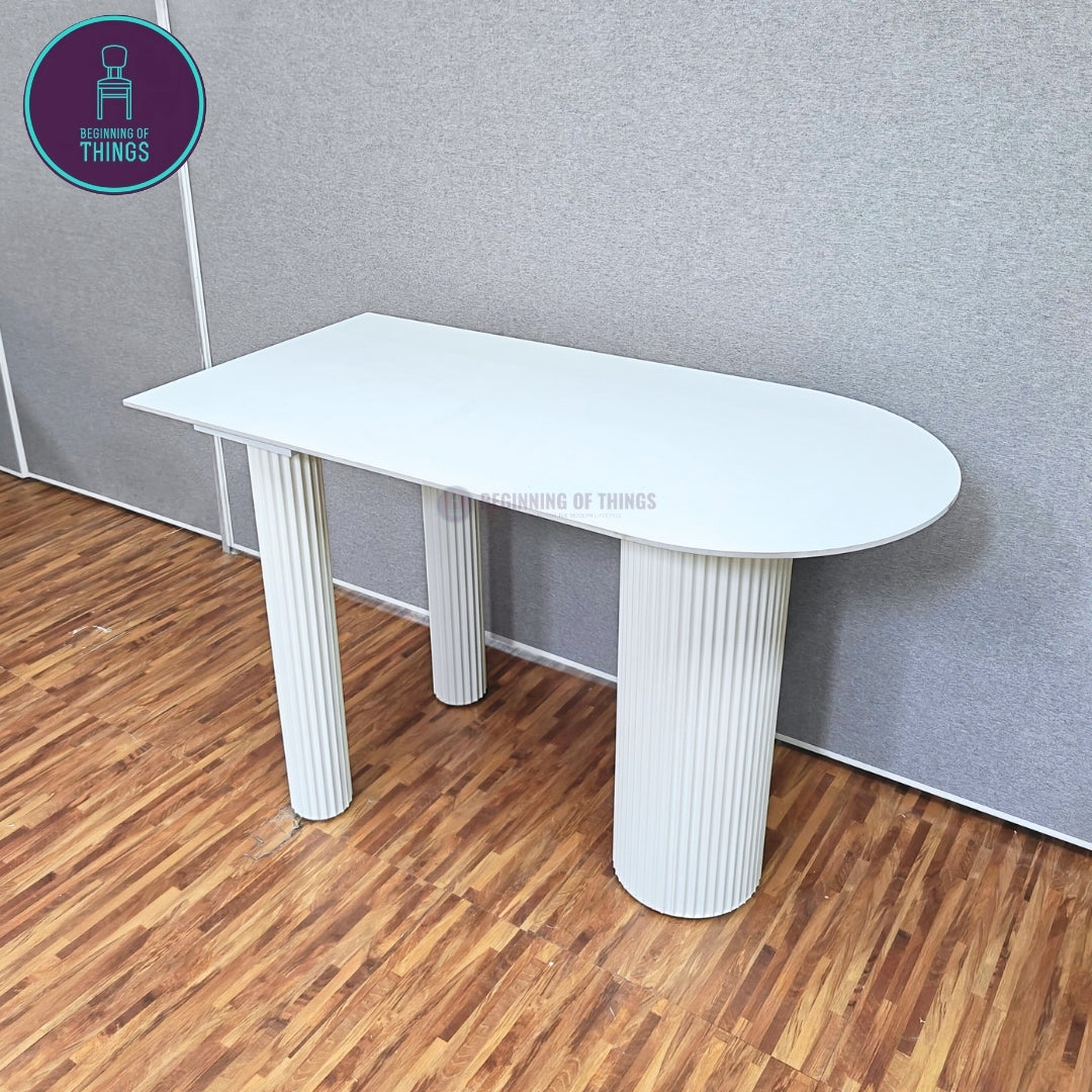 Sintered Stone Rounded Dining Table Three Legs