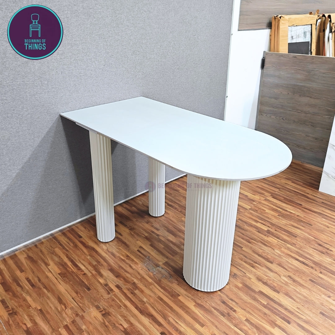 Sintered Stone Rounded Dining Table Three Legs