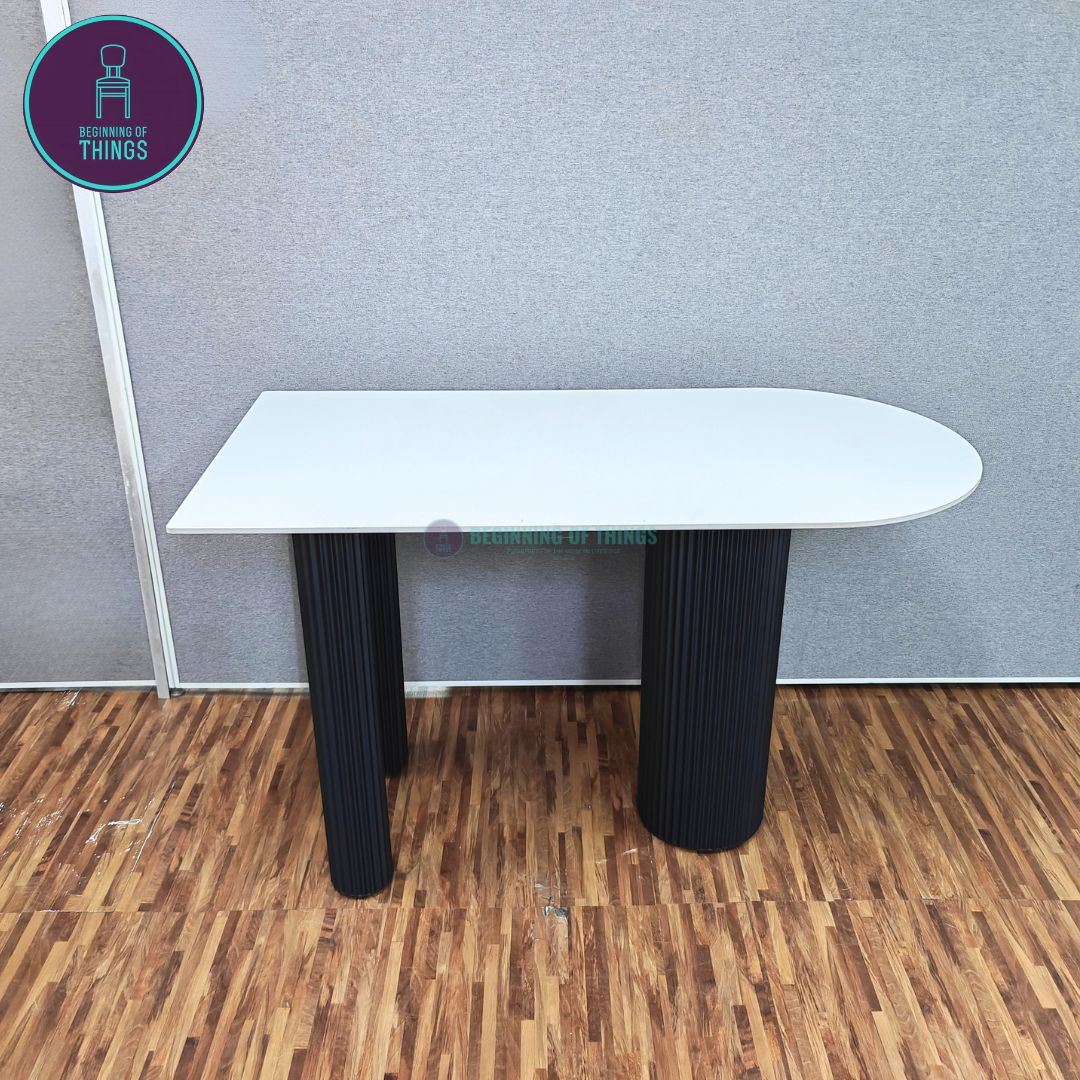 Sintered Stone Rounded Dining Table Tower Three Legs