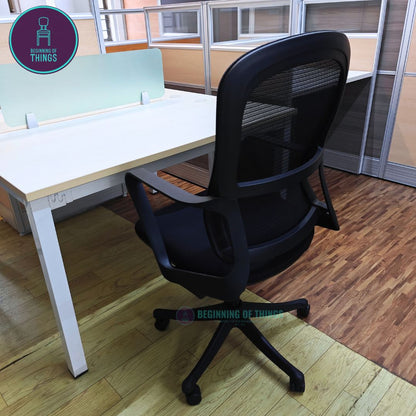 Rounded Frame Office Chair