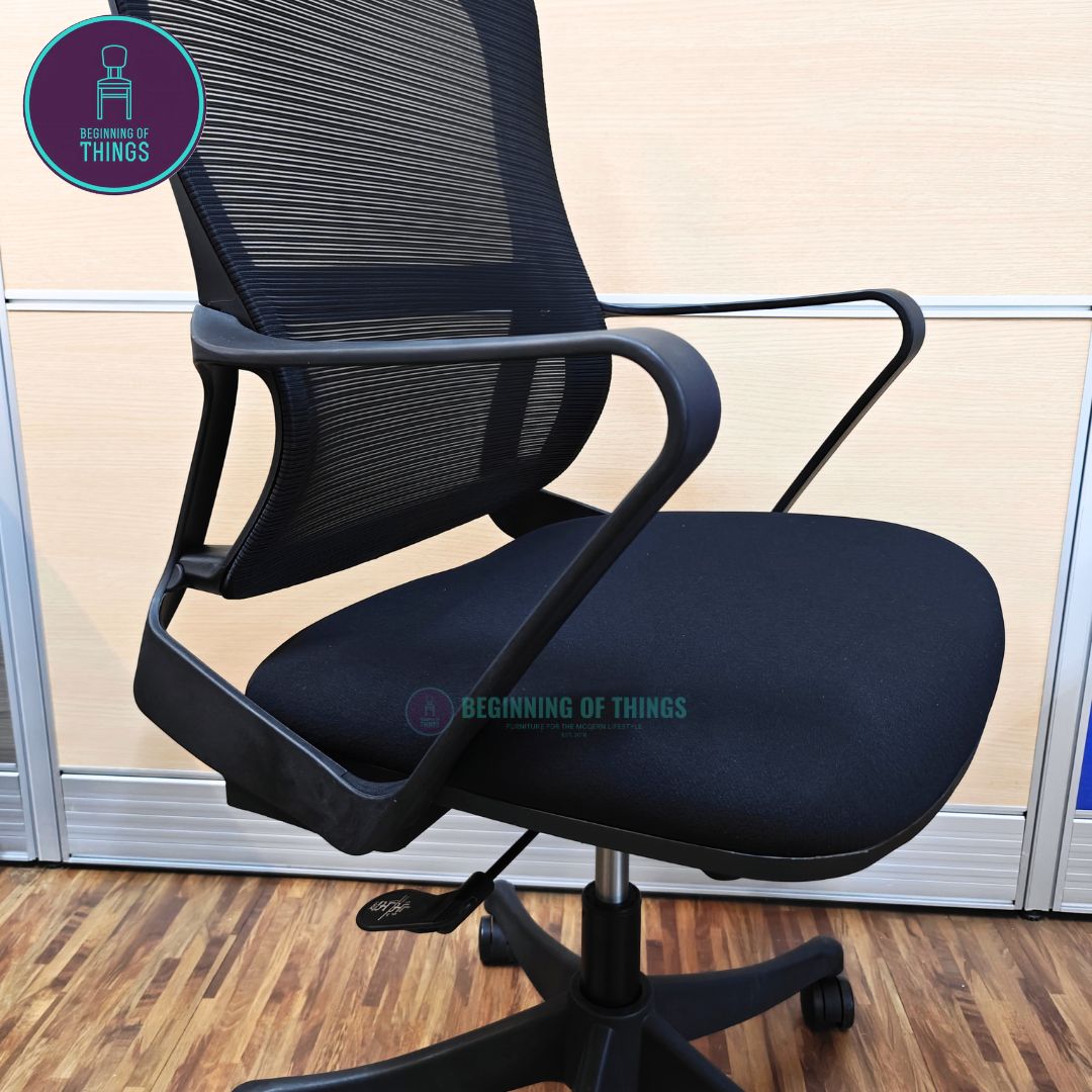 Rounded Frame Office Chair