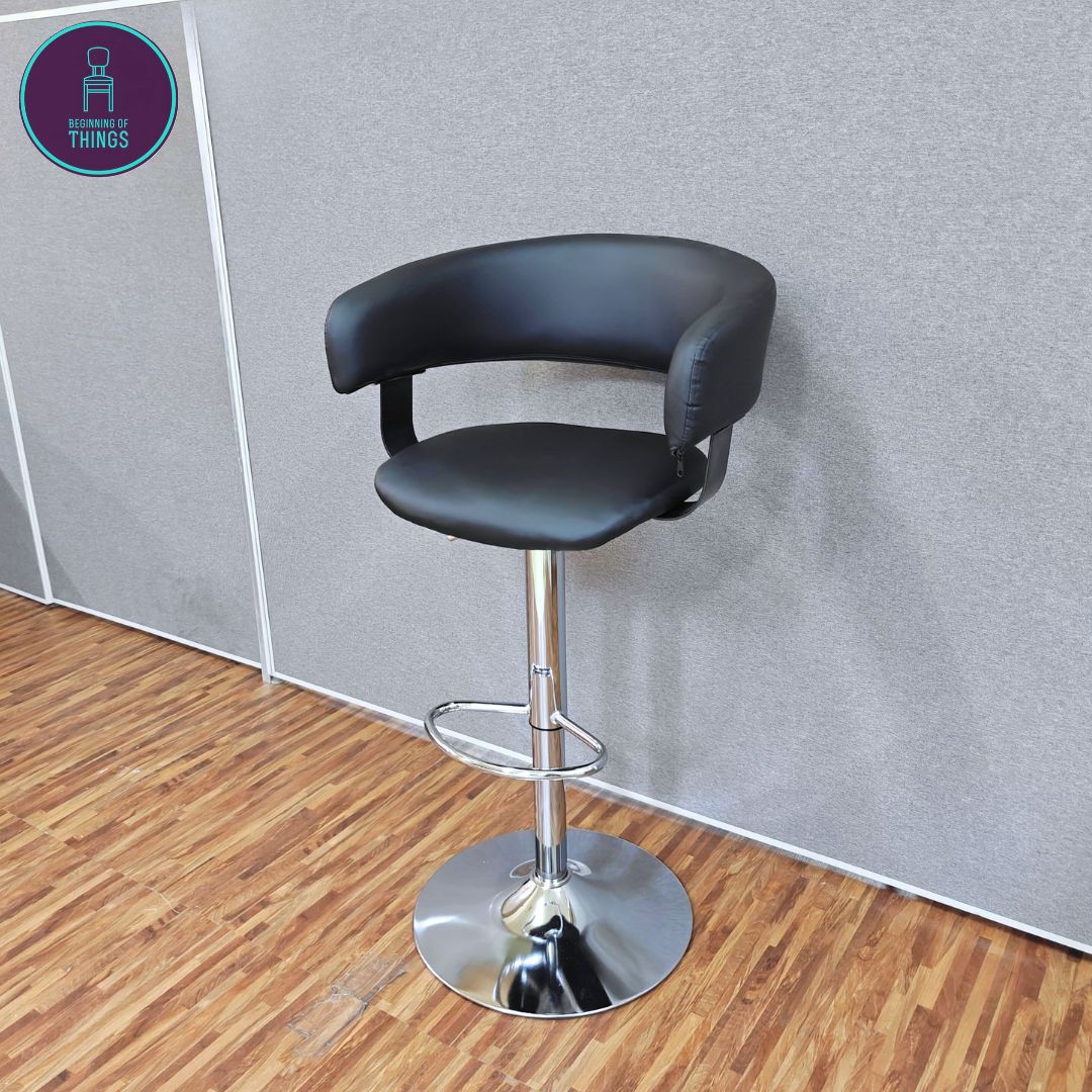 Curved Seat Bar Stool