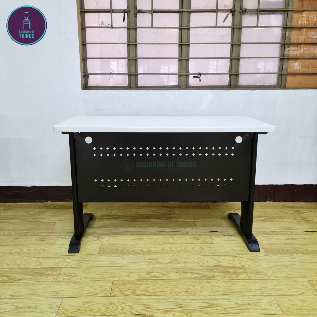 Jenner 120 x 60 cm Freestanding Office Table with Black Metal Leg