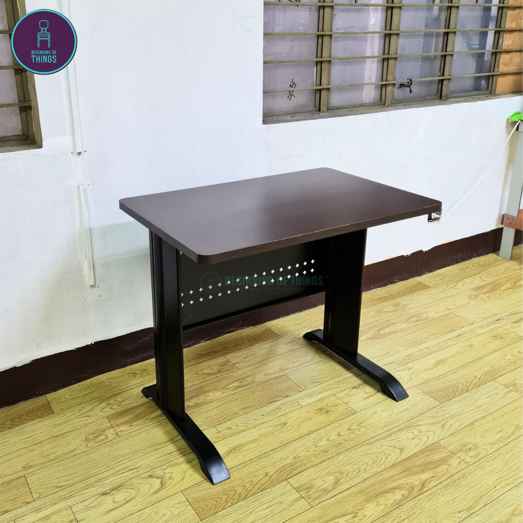 Jenner 120 x 60 cm Freestanding Office Table with Black Metal Leg