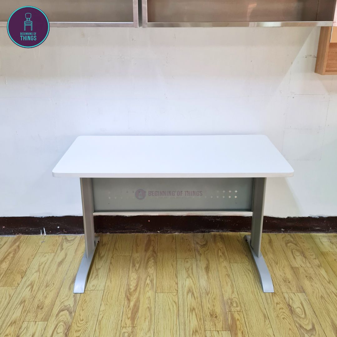Jenner 120 x 60 cm Freestanding Office Table with Silver Metal Leg