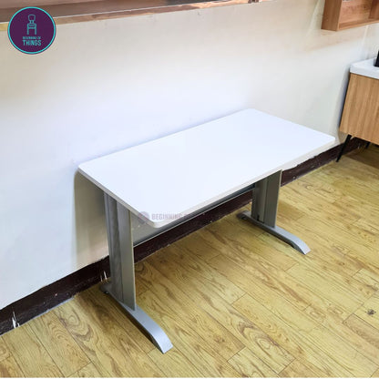 Jenner 90 x 60 cm Freestanding Office Table with Silver Metal Leg