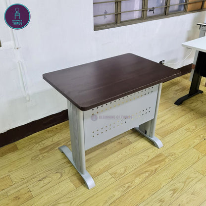 Jenner 90 x 60 cm Freestanding Office Table with Silver Metal Leg