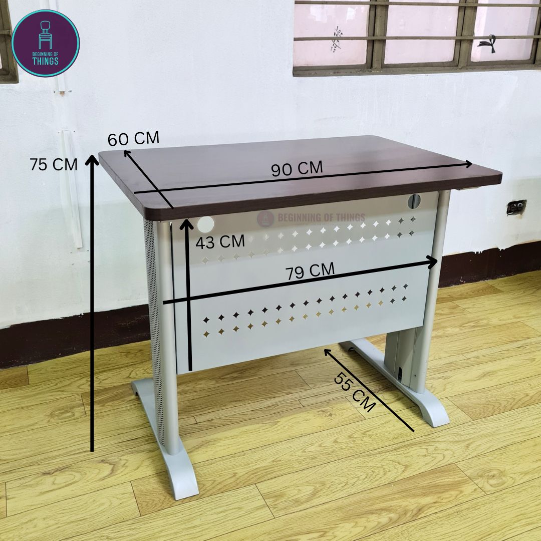 Jenner 90 x 60 cm Freestanding Office Table with Silver Metal Leg