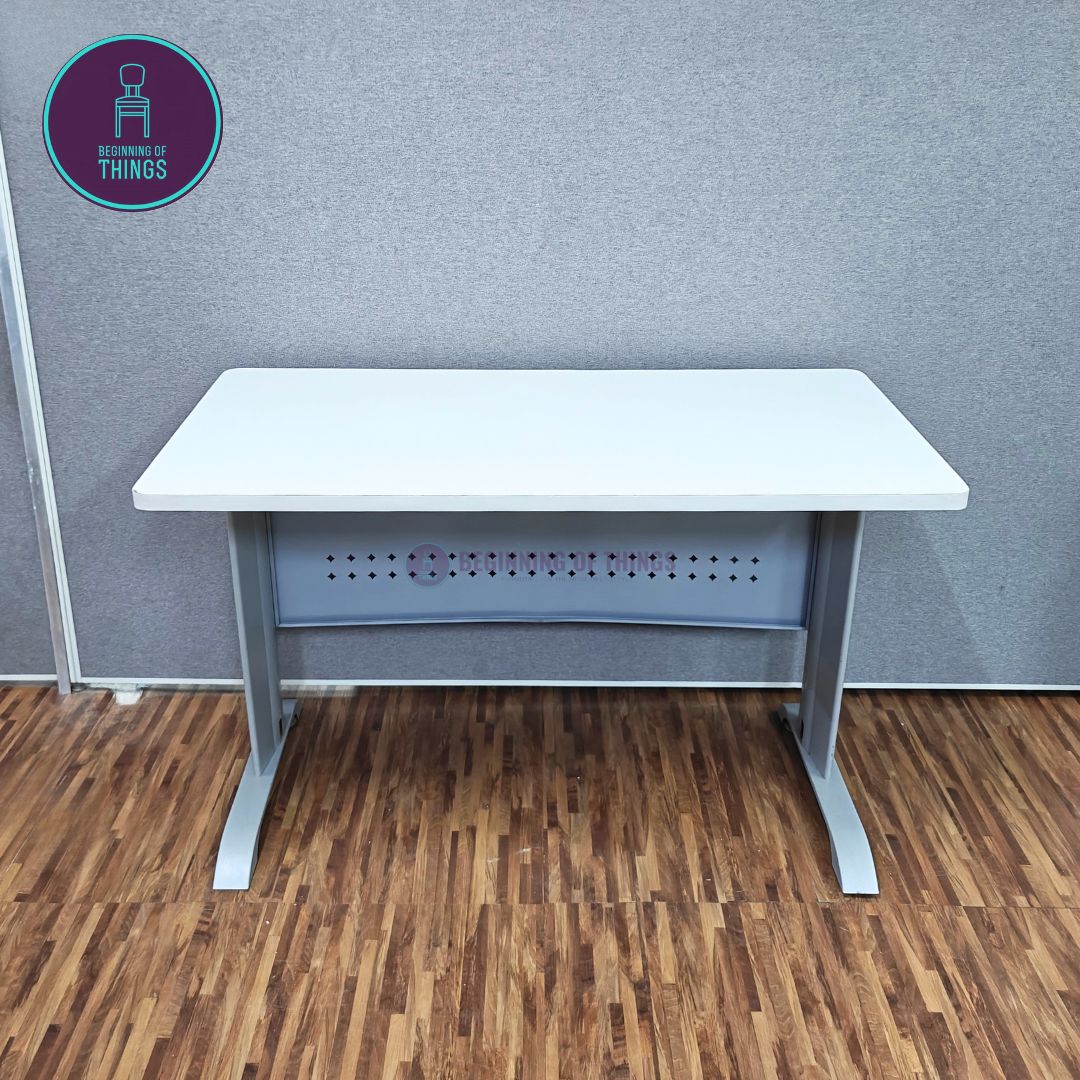 Jenner 120 x 60 cm Freestanding Office Table with Silver Metal Leg