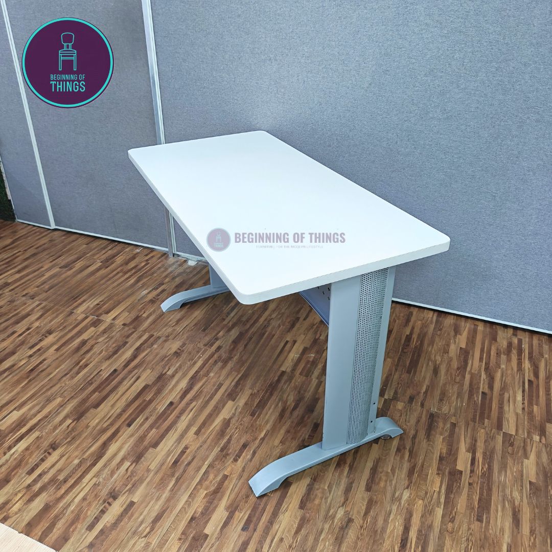 Jenner 120 x 60 cm Freestanding Office Table with Silver Metal Leg