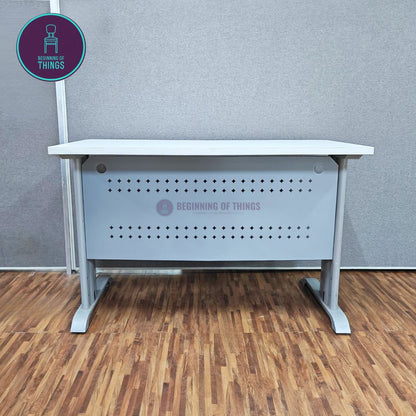 Jenner 120 x 60 cm Freestanding Office Table with Silver Metal Leg