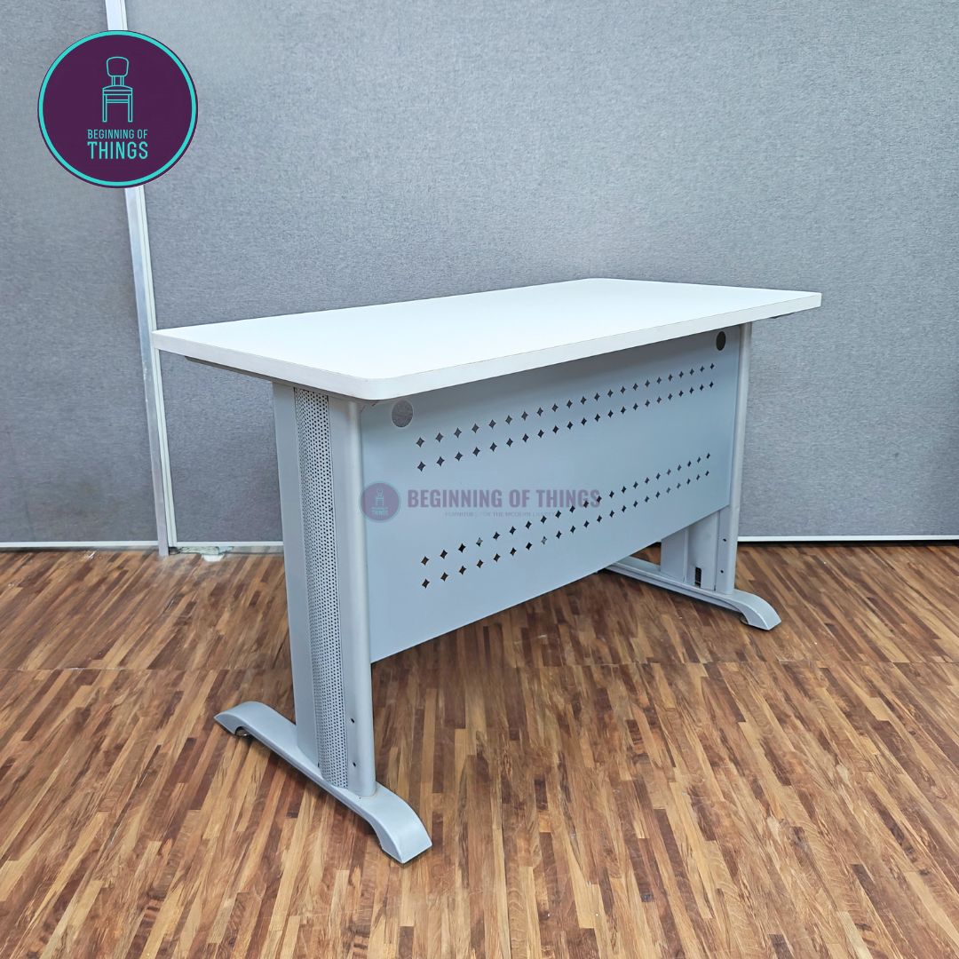Jenner 120 x 60 cm Freestanding Office Table with Silver Metal Leg