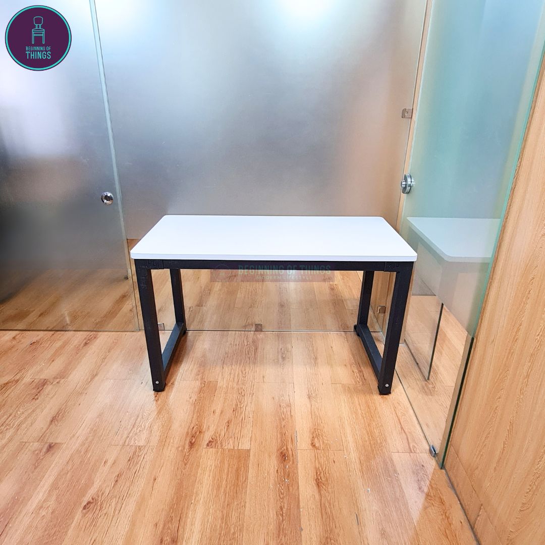 Palmer Table with Square Legs