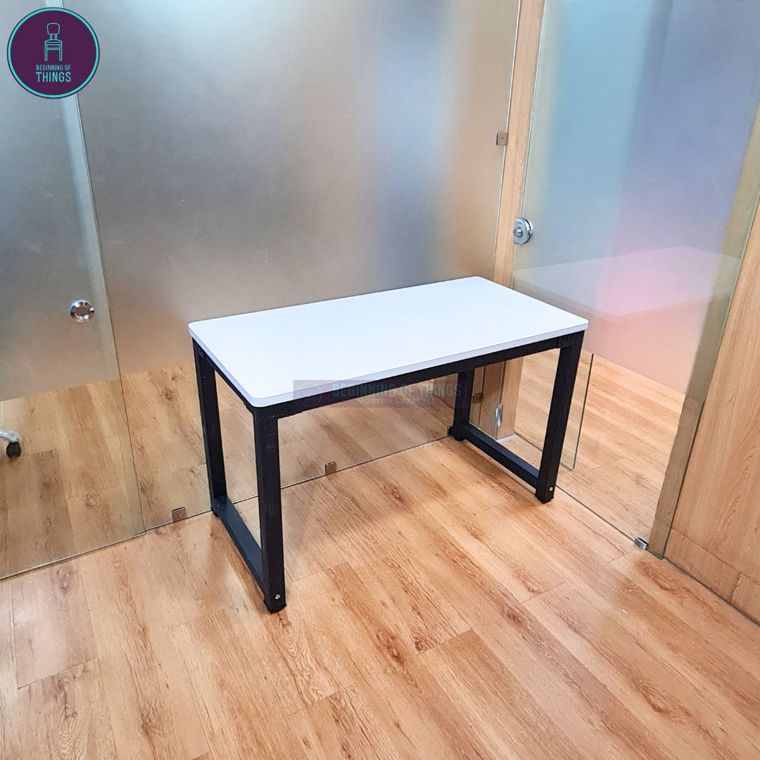 Palmer Table with Square Legs