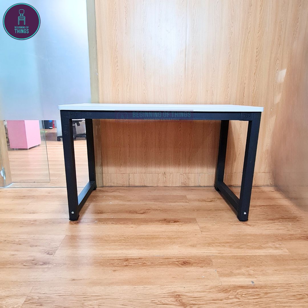 Palmer Table with Square Legs